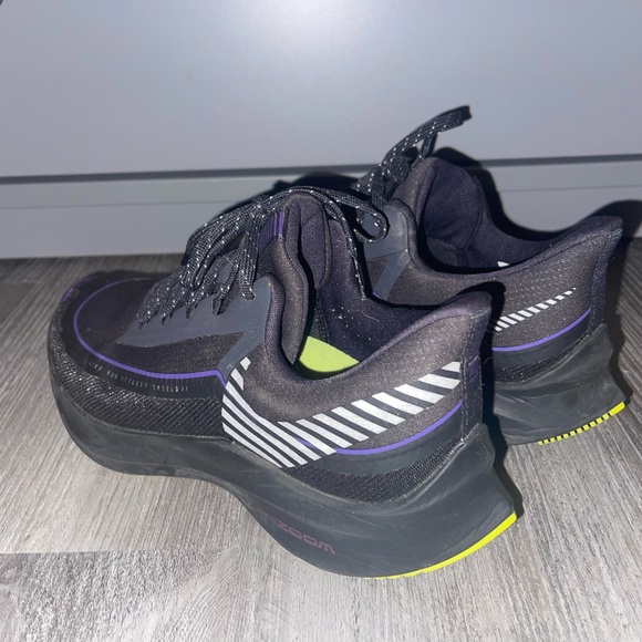 Worn only a couple times, comfortable to run in - Picture 2 of 5